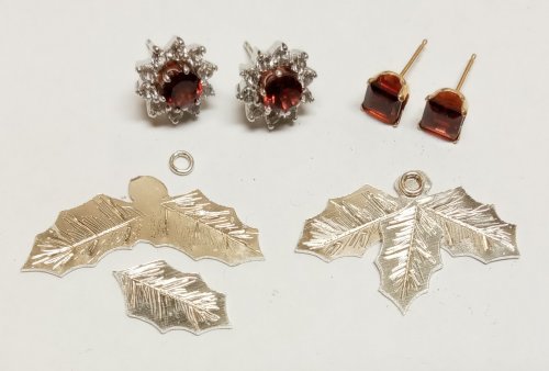 Judy Larson's Happy Holly Days Leaves and Berries - Ways To Use Holly Leaves, Holiday Designs, Forging, Forging Jewelry, Jewelry Forging, Butane Torch, Soldering, Solder, holly leaves and berries